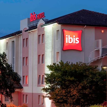 Hotel Ibis Pau Lescar Esterno foto