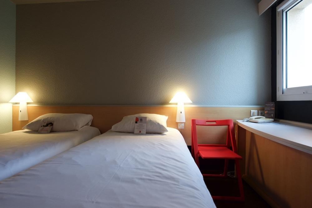 Hotel Ibis Pau Lescar Esterno foto