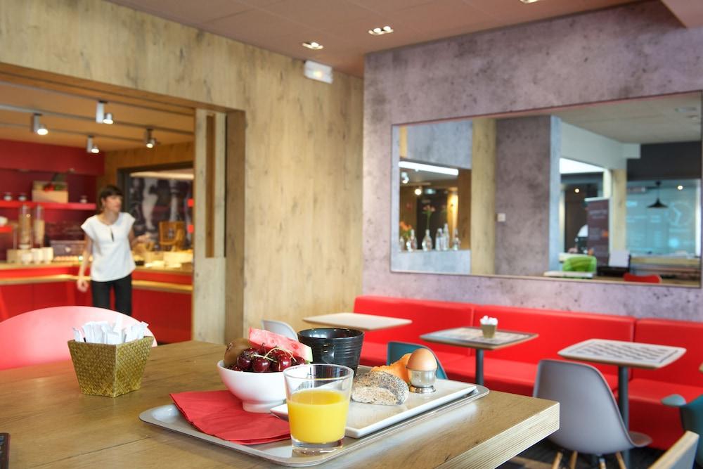 Hotel Ibis Pau Lescar Esterno foto