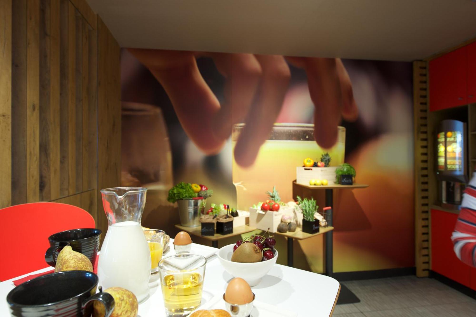 Hotel Ibis Pau Lescar Esterno foto