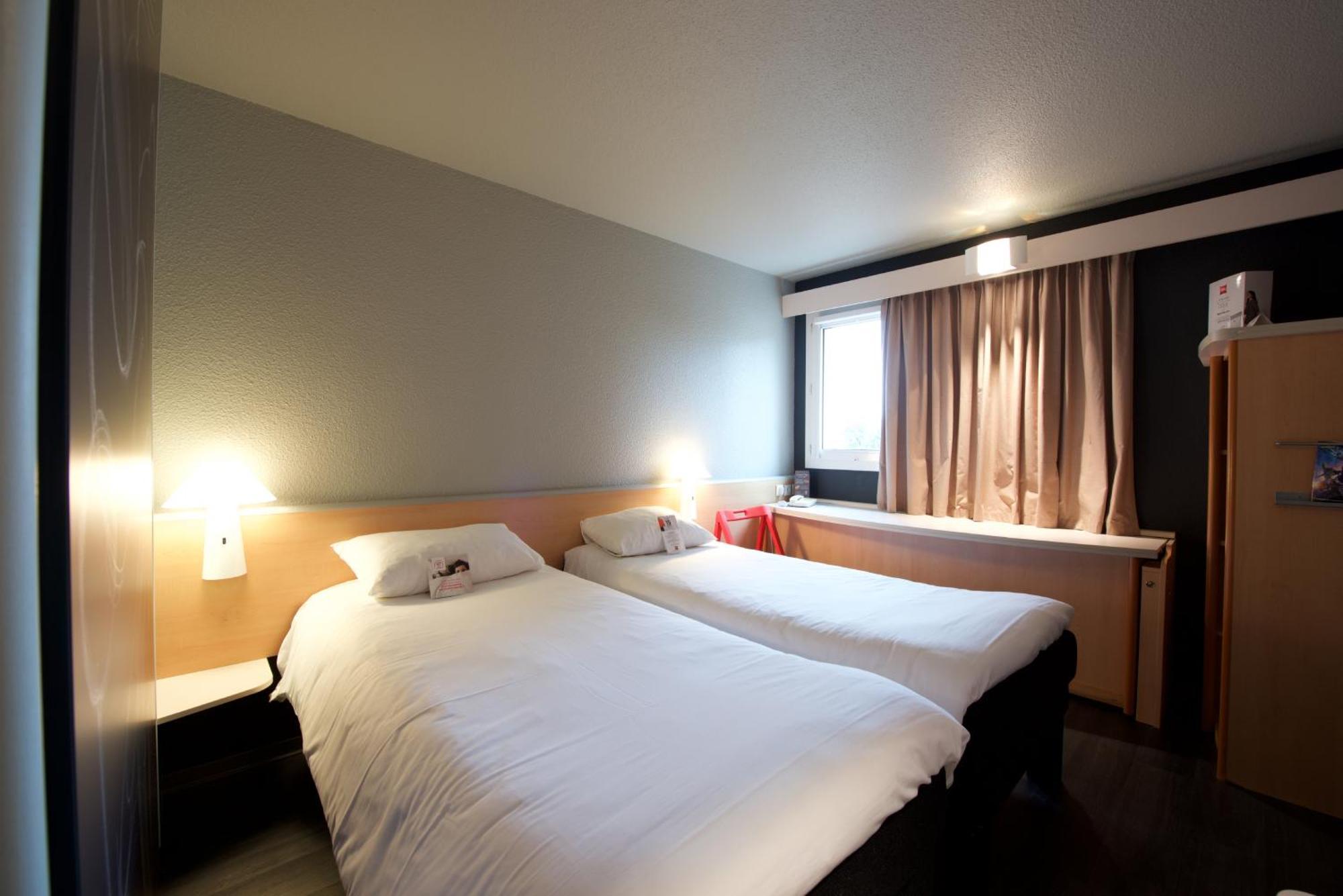 Hotel Ibis Pau Lescar Camera foto