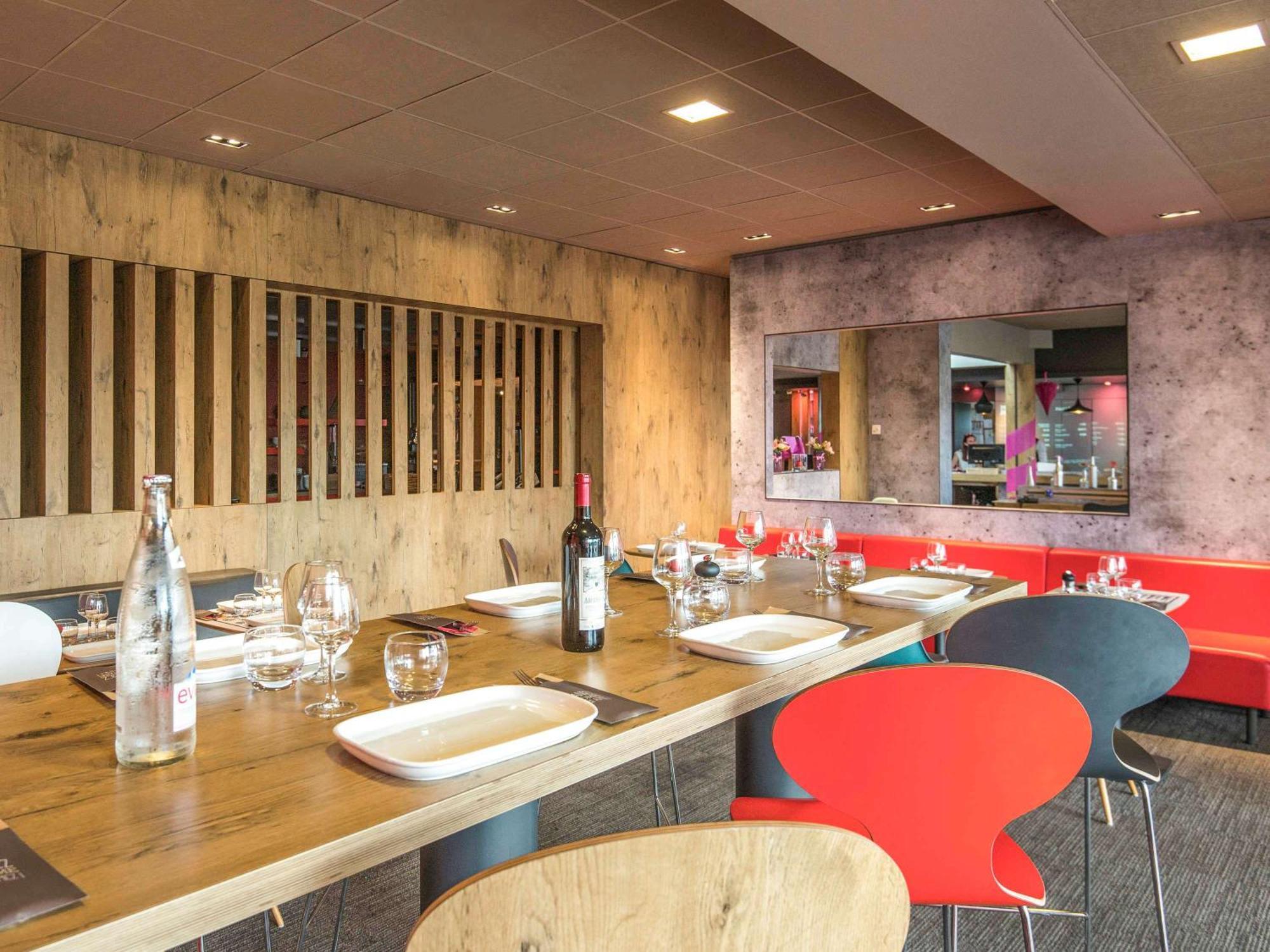 Hotel Ibis Pau Lescar Esterno foto
