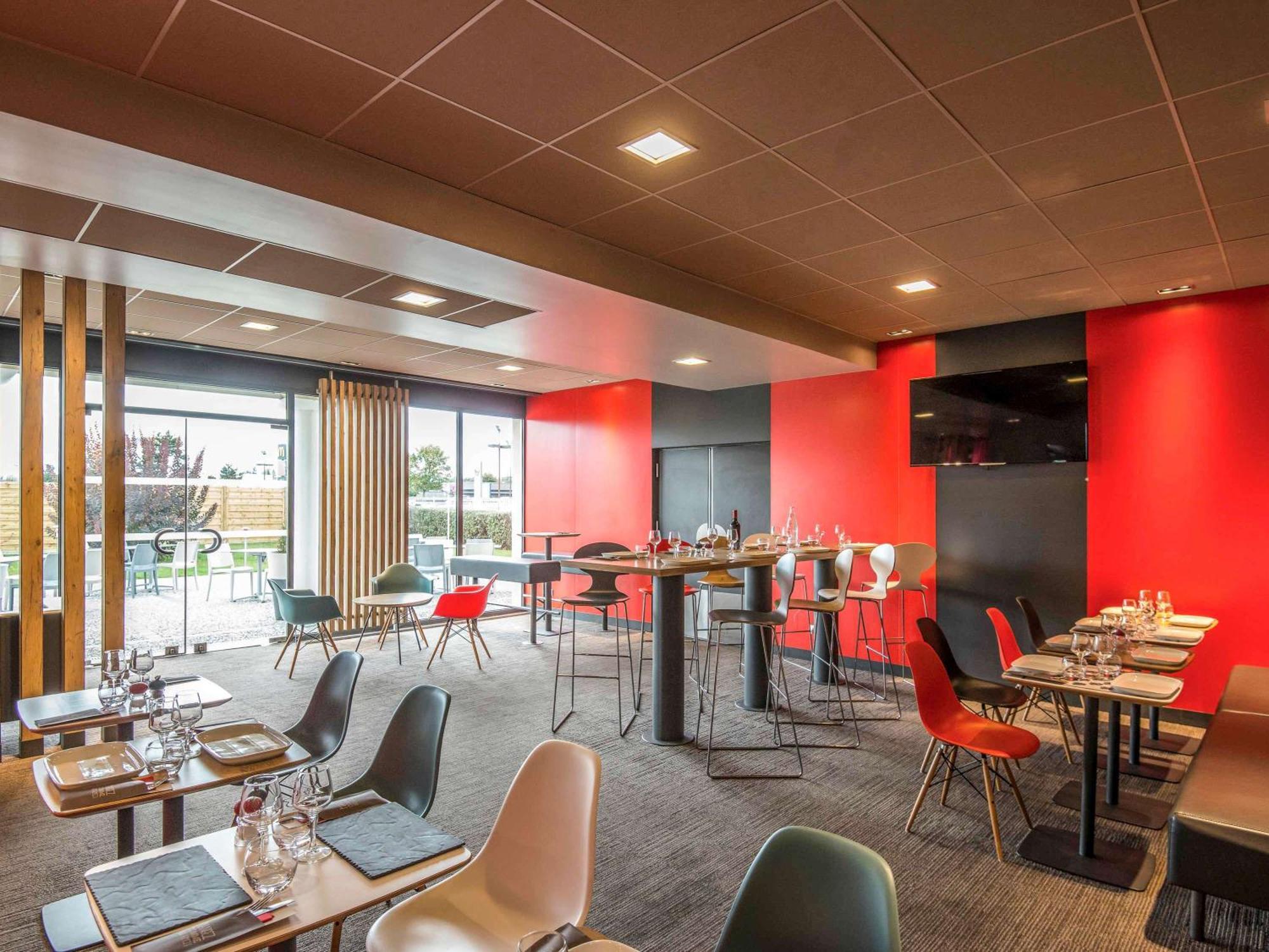 Hotel Ibis Pau Lescar Esterno foto