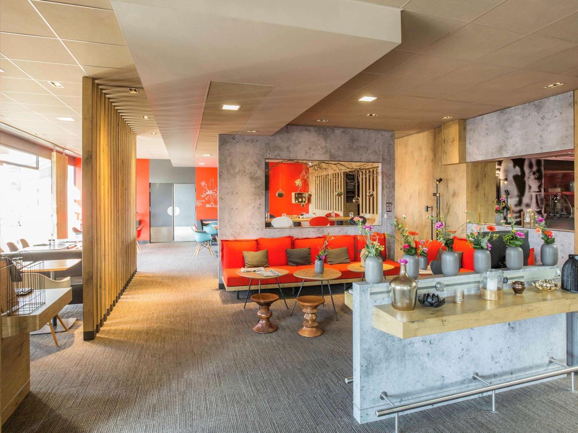 Hotel Ibis Pau Lescar Esterno foto