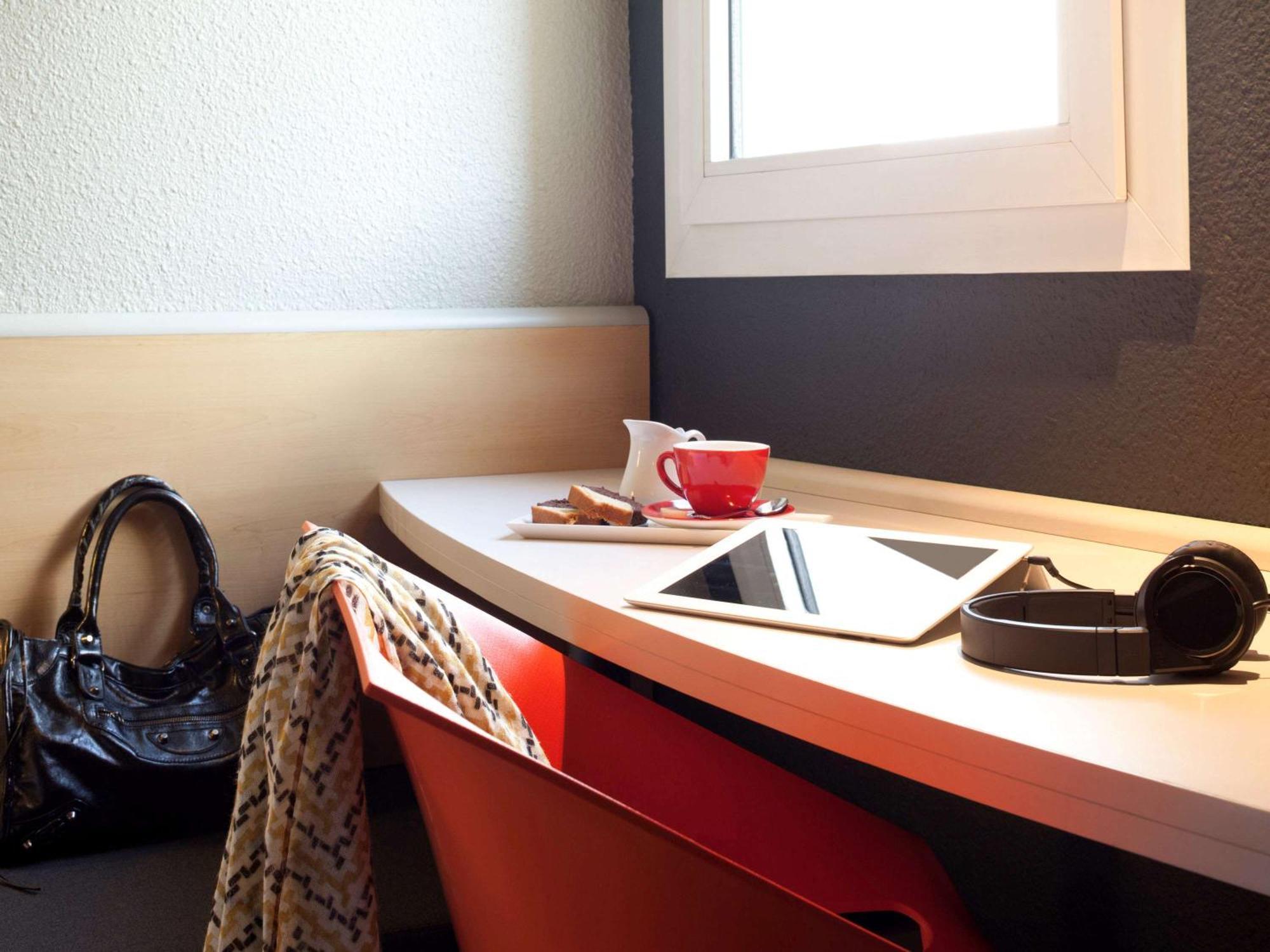 Hotel Ibis Pau Lescar Esterno foto