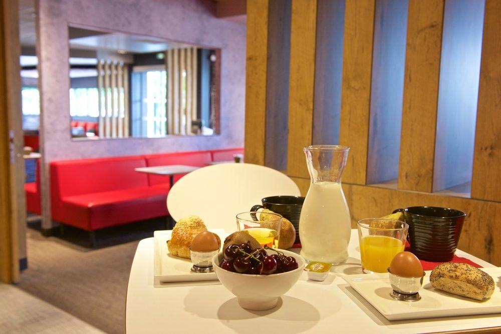 Hotel Ibis Pau Lescar Esterno foto