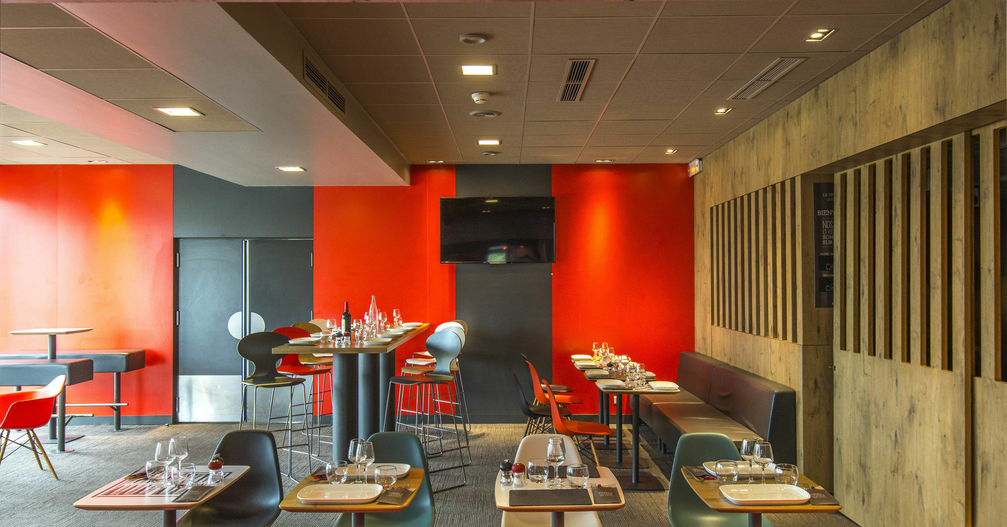 Hotel Ibis Pau Lescar Esterno foto