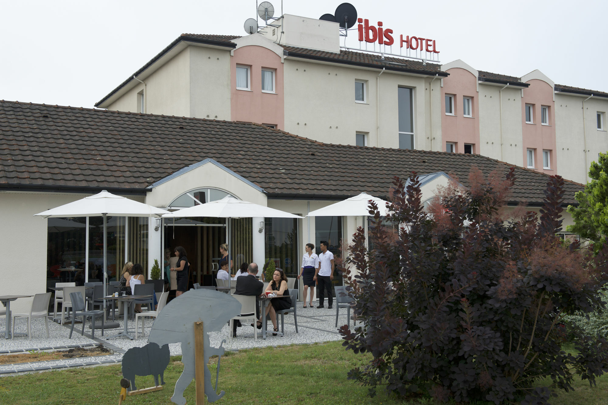 Hotel Ibis Pau Lescar Esterno foto